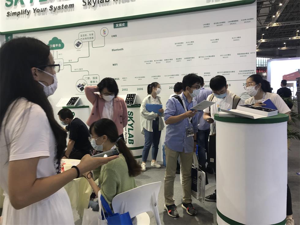 SKYLAB&95power展位很多人2.jpg SKYLAB&95power展位很多人2.jpg