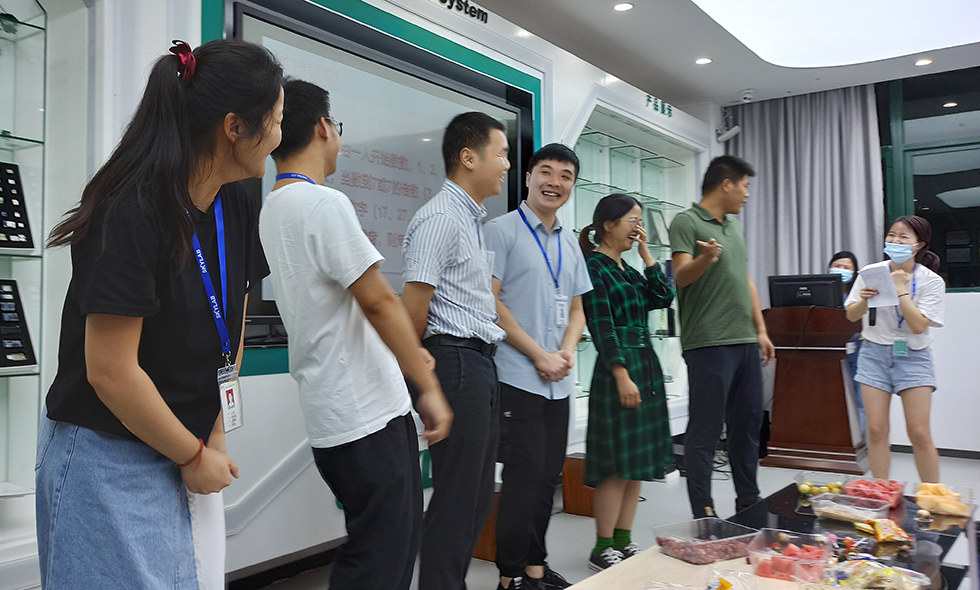 微能信息2020年第三季度生日會(huì)-努力奮斗的日子里，感恩有你 (2).jpg