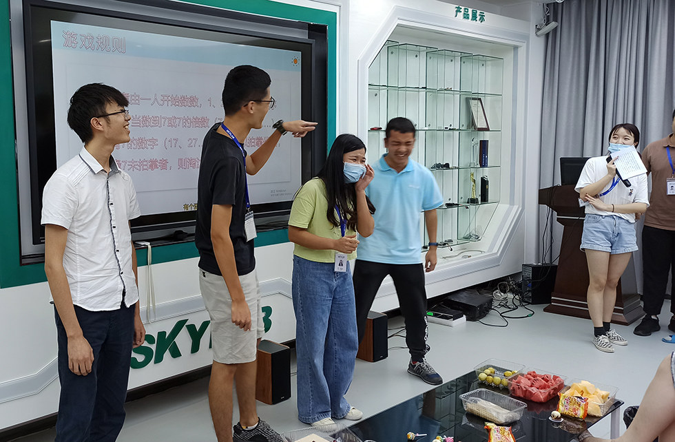 微能信息2020年第三季度生日會(huì)-努力奮斗的日子里，感恩有你 (6).jpg