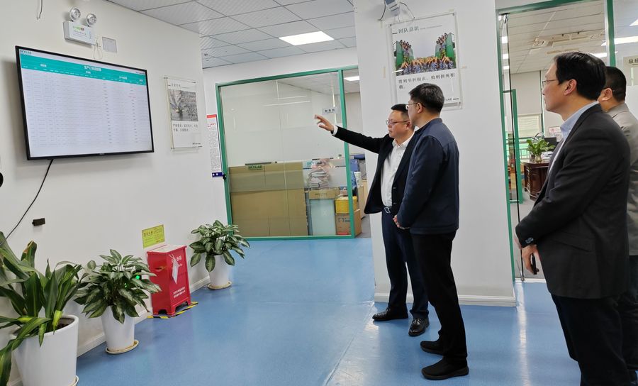 揚州市廣陵區(qū)區(qū)長郎俊一行 (1).jpg