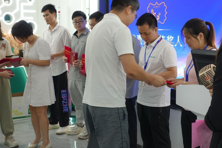 部門優(yōu)秀員工，獎品黃金金鈔（999.9足金） (1).JPG