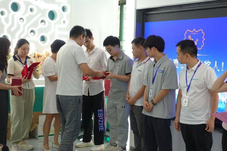 部門優(yōu)秀員工，獎品黃金金鈔（999.9足金） (3).JPG